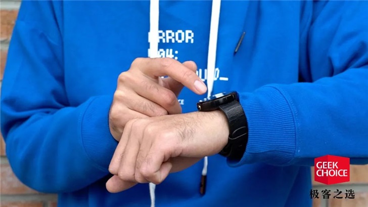 这款Moto 360圆形智能手表，在五年前引发手表「刷机」热