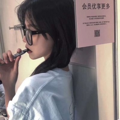 最新伤感女头像很丧悲伤 没有你我的快乐丢了