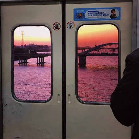 国庆节乘车时拍到的窗外风景 日落的风景太美了图片