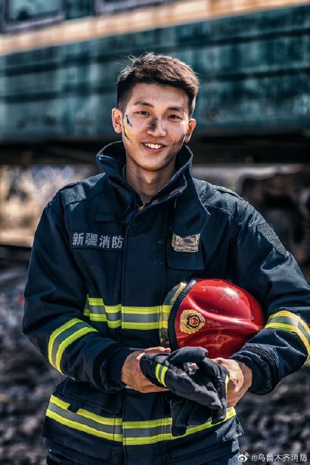 新疆消防员的颜值有多高？新疆消防员颜值照片组图