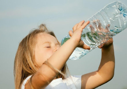 日常不能乱喝水！心脏最怕的5种喝水方式