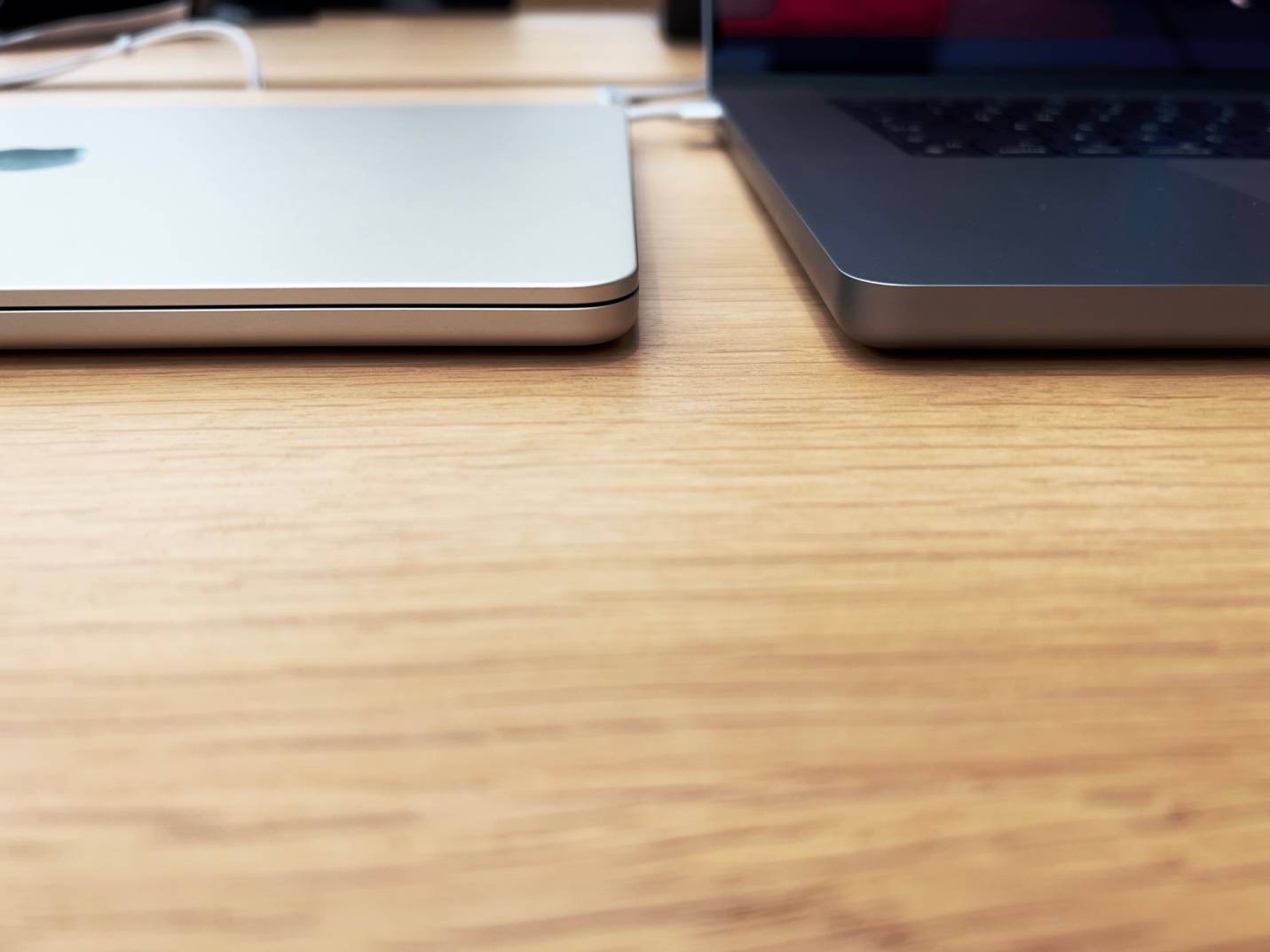 体验到M2 MacBook Air真机：轻薄本苹果已经通关了，对手还在新手村