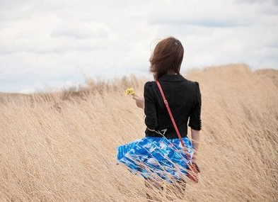 最伤感的说说听的想哭女生版 不主动会失去太主动他会嫌弃