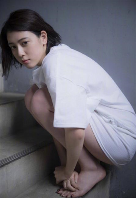 三吉彩花短发图片高清无水印 周杰伦新歌MV女主三吉彩花图片